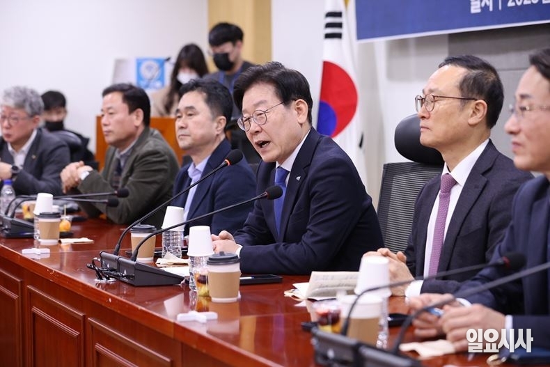 지난달 31일, 서울 여의도 국회서 열린 민주당의 길 공부 모임에 참석해 축사하고 있는 이재명 더불어민주당 대표 ⓒ고성준 기자