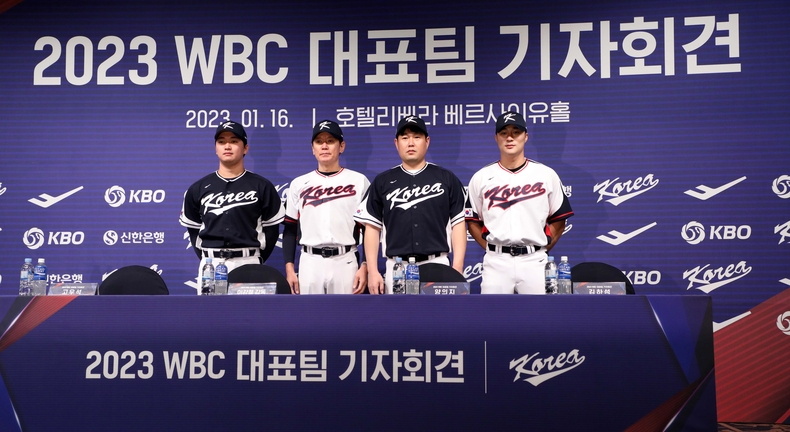 기자회견 갖는 2023 WBC 대표팀 이강철 감독과 양의지 등 선수들