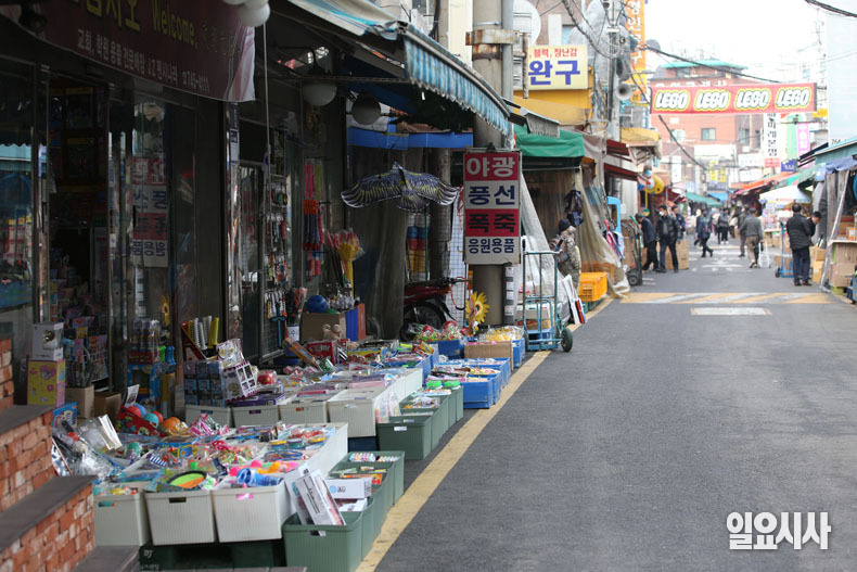 8일 오후 서울 종로구 창신동문구완구시장이 한산한 모습을 보이고 있다.