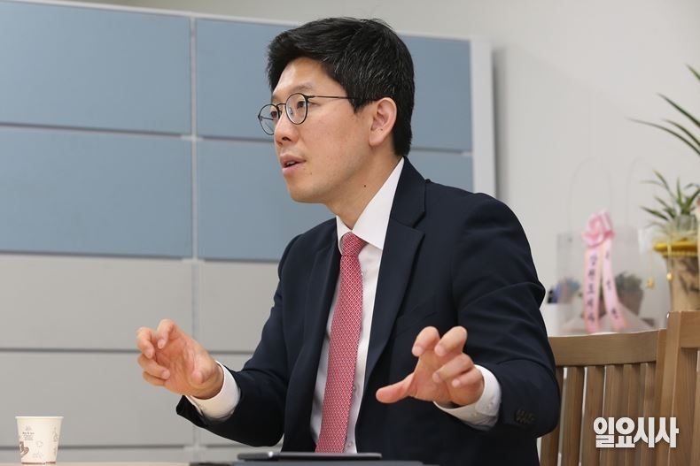 김병민 국민의힘 최고위원이 서울 여의도 국회 최고위원실서 <일요시사>와 인터뷰를 갖고 있다. ⓒ박성원 기자