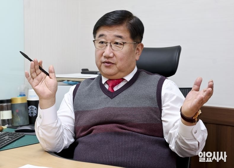 <일요시사>와 인터뷰 갖고 있는 박관천 전 청와대 행정관 ⓒ고성준 기자