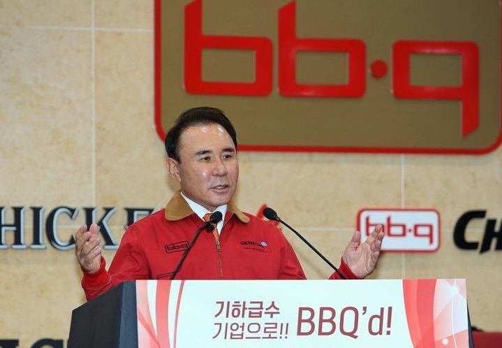 2024년 신년사 하는 윤홍근 제너시스BBQ그룹 회장 ⓒBBQ