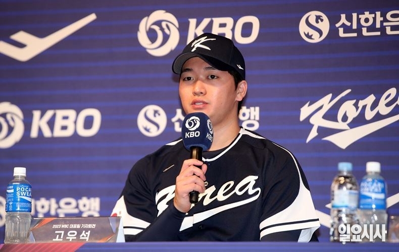 2023 WBC 대표팀 기자회견에 참석한 고우석 투수가 취재진 질문에 답변을 하고 있다. ⓒ고성준 기자