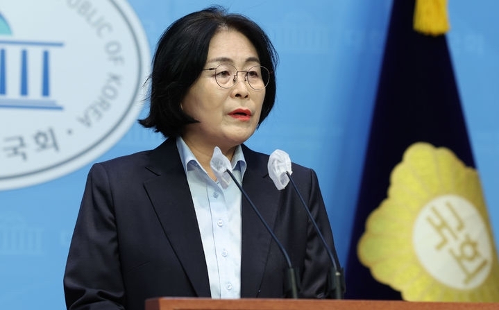 1일, 서울 여의도 국회 소통관서 탈당 기자회견 갖는 유승희 전 더불어민주당 의원 ⓒ뉴시스