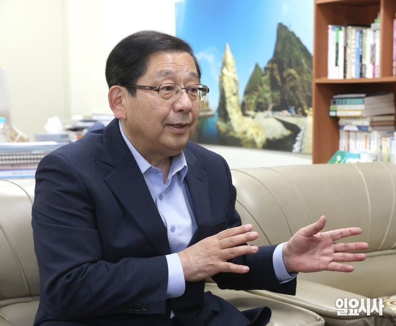 호사카 유지 세종대학교 교양학부 교수가 <일요시사>와 창간특집 미·일·중 전문가 인터뷰를 갖고 있다. ⓒ문경덕 기자