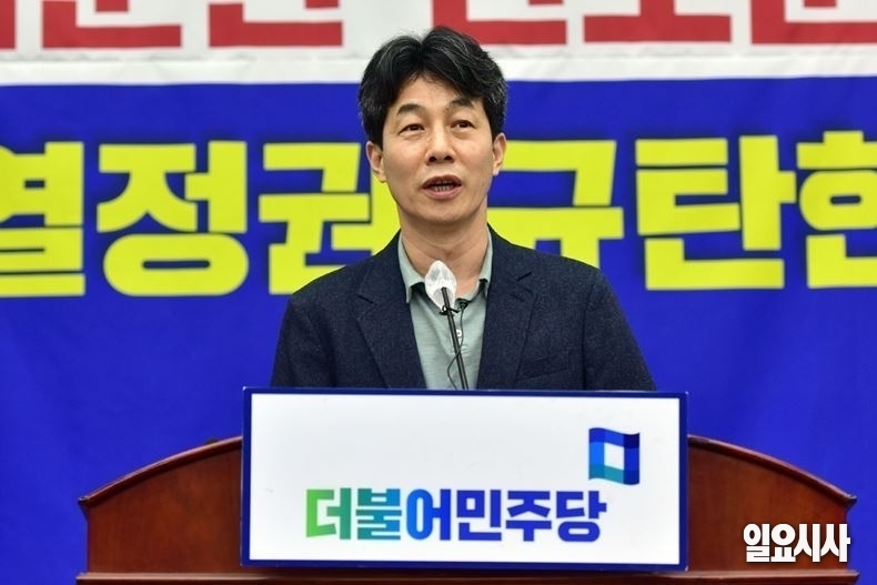 윤석열 대통령이 호송용 승합차가 아닌 캐딜락 경호차량을 이용해 이동해 왔다고 주장한 윤건영 더불어민주당 의원 ⓒ<일요시사> DB