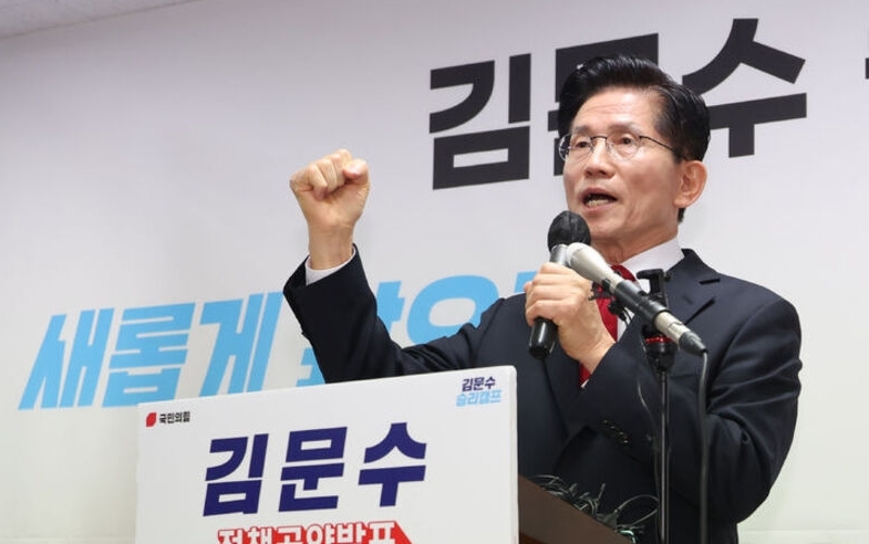 8일 김문수 국민의힘 대선후보가 “강제 후보 단일화라는 미명으로 정당한 대통령 후보인 저를 끌어내리려는 작업에서 손 떼라”고 촉구했다. ⓒ뉴시스