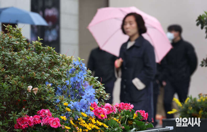 10일 오늘의 날씨는 전국 대부분 지역에 비가 오다가 오후부터 서서히 그치겠다. 일요일인 11일은 전국이 가끔 구름이 많겠고, 강원도와 경북 일부 지역은 소나기가 내리는 곳도 있겠다. ⓒ<일요시사> DB