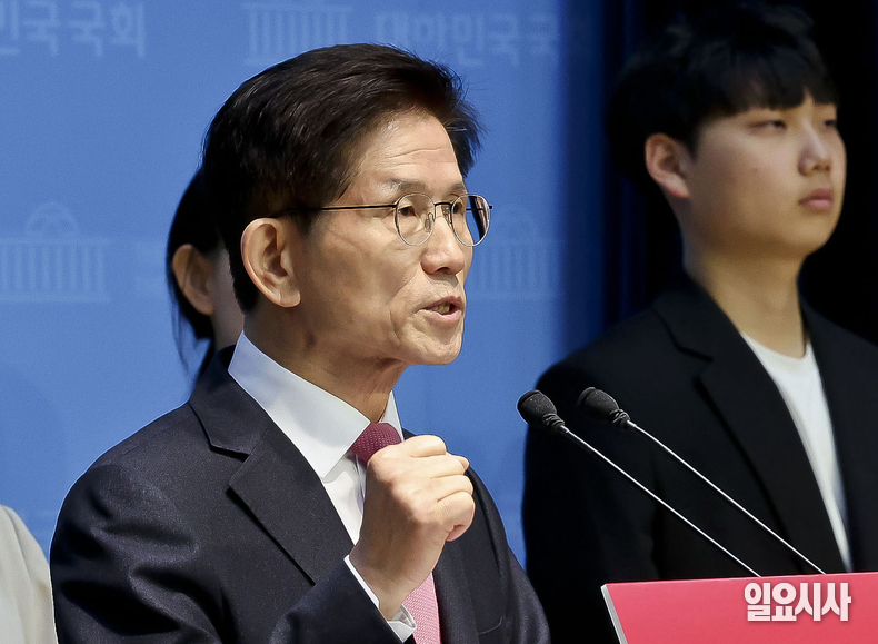 김문수 국민의힘 대선후보가 최근 ‘춘향전’ ‘소녀시대’ 등 과거 망언들로 곤혹을 치르고 있다. ⓒ고성준 기자