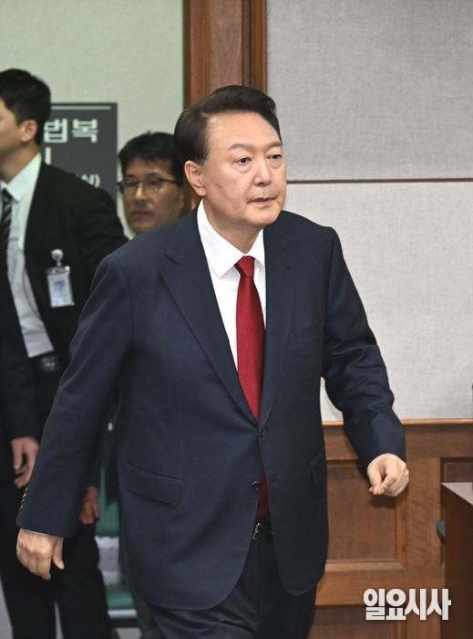 헌법재판소 변론기일에 출석하고 있는 윤석열 전 대통령 ⓒ사진공동취재단