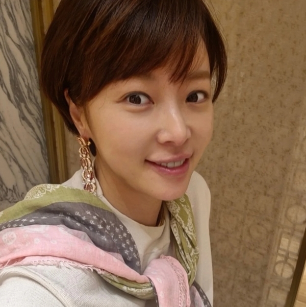 가수 출신 배우 황정음(41)이 자신의 기획사 자금을 횡령해 암호화폐에 투자한 혐의로 법정에 섰다. ⓒ황정음 인스타그램