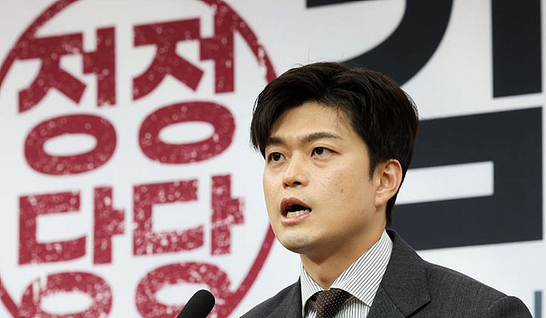 김용태 국민의힘 비상대책위원장이 20일 오전 서울 여의도 국회서 열린 긴급 기자회견서 대통령 후보의 배우자 TV 토론을 제안하고 있다. ⓒ뉴시스