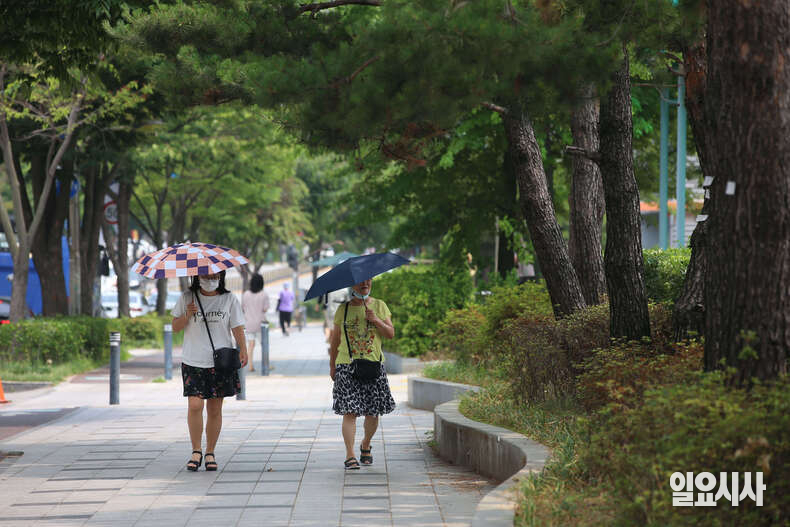 22일 오늘의 날씨는 전국 대부분 지역서 가끔 비가 내리겠다. 다만 전남 동부·전북을 제외한 나머지 지역에선 오후에 비가 그치겠다. ⓒ<일요시사> DB