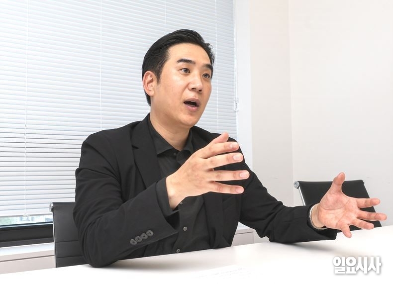 <일요시사>와 인터뷰 중인 강도한 더셈펫바이오 대표 ⓒ문경덕 기자