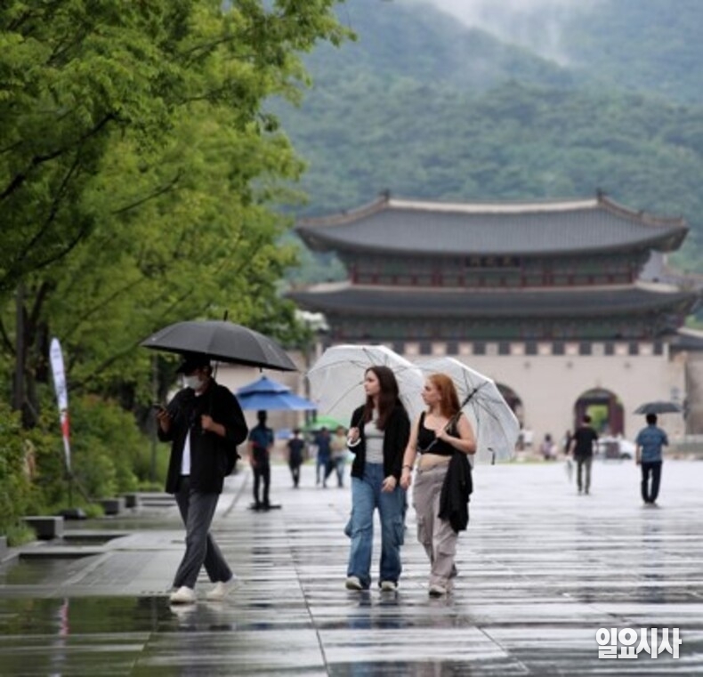 24일 오늘의 날씨는 전국이 대체로 흐리고, 수도권과 강원도, 전남 남해안, 제주도는 비가 내리겠다. ⓒ<일요시사> DB