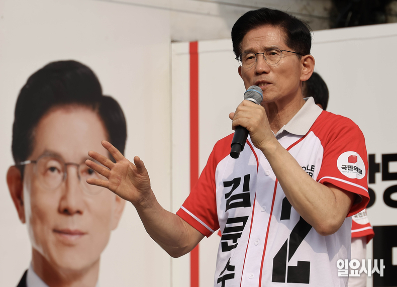 지난 21일, 김문수 국민의힘 대선후보가 경기도 파주시 새암공원서 선거 유세를 하고 있다. ⓒ문경덕 기자