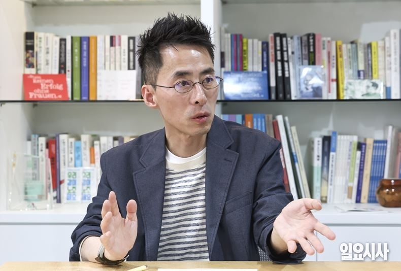 <일요시사> 29주년 창간특집 인터뷰를 갖고 있는 김종진 일하는시민연구소 소장 ⓒ고성준 기자