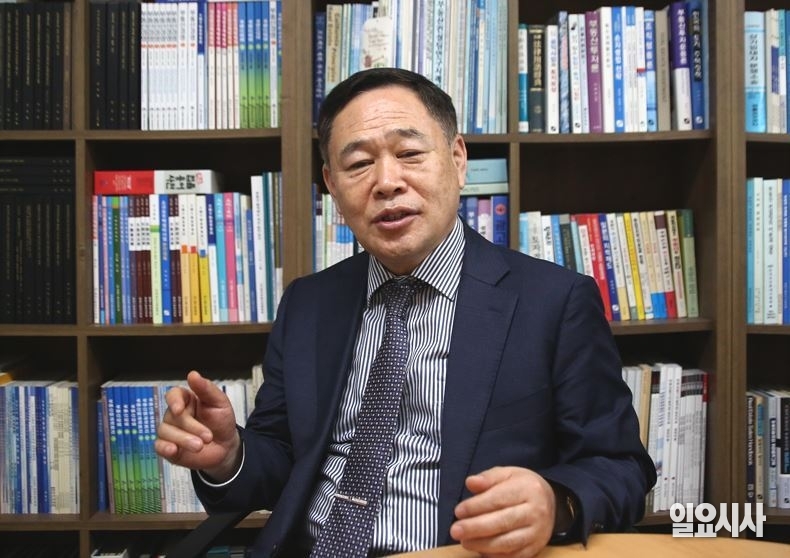 서진형 한국부동산경영학회 회장이 <일요시사> 창간 29기념 특집 인터뷰를 갖고 있다. ⓒ김성민 기자