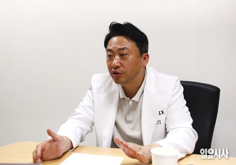 황정연 서울시수의사회 회장이 <일요시사> 창간 29주년 특집 인터뷰를 갖고 있다. ⓒ김성민 기자