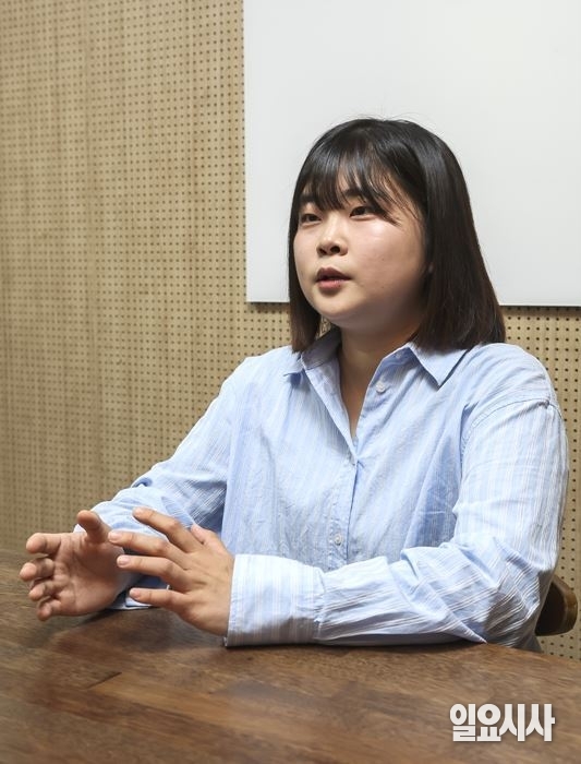 <일요시사> 29주년 창간 특집 인터뷰 갖고 있는 김민지 전국대학학생회네트워크 기획국장 ⓒ고성준 기자