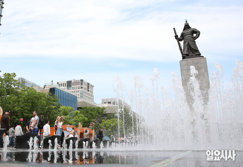 27일 오늘의 날씨는 전국이 가끔 구름이 많겠고, 내륙을 중심으로 낮과 밤의 기온 차가 15도 이상으로 크겠다. 특히 오후부터 저녁 사이 강원도, 경상도엔 소나기가 내릴 것으로 전망된다. ⓒ<일요시사> DB