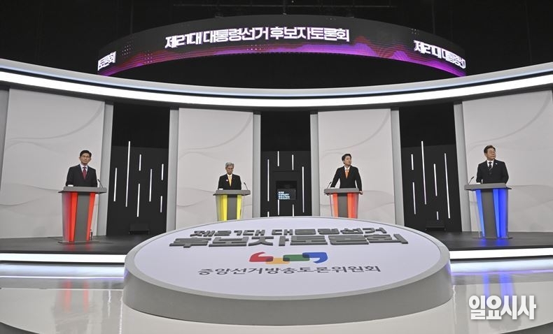 중앙선거방송토론위원회 주관으로 지난 18일, 서울 상암동 SBS 프리즘센터 스튜디오서 열린 제21대 대통령선거 후보자 토론회 ⓒ국회사진기자단