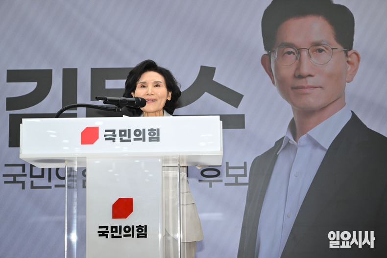 김문수 국민의힘 대선후보의 배우자 설난영 여사가 지난달 21일, 서울 여의도 중앙당사서 열린 함께 하는 정정당당 여성본부 필승결의대회의 축사를 하고 있다. ⓒ문경덕 기자