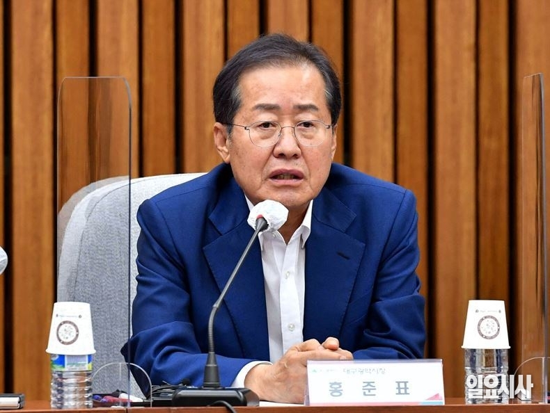 홍준표 전 대구시장이 5일, 국민의힘 대선 패배에 대해 “나를 탓하지 말고 이준석도 탓하지 말라”면서도 “이제 국민의힘은 회생하기 어려운 정도로 뼛속 깊이 병들었다”고 주장했다. ⓒ고성준 기자