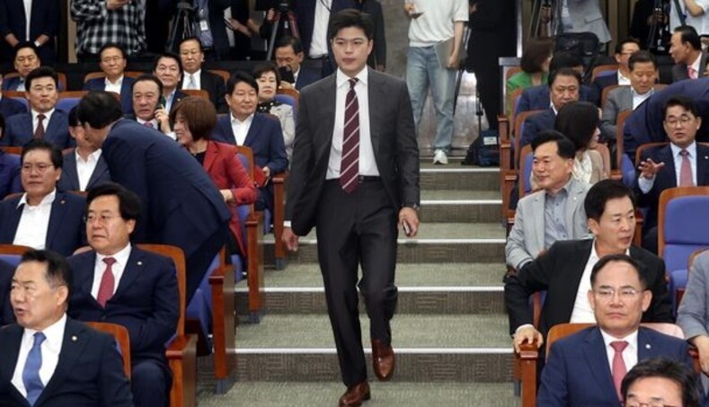 김용태 국민의힘 비상대책위원장이 5일, 서울 여의도 국회서 열린 의원총회에 참석하고 있다. ⓒ뉴시스