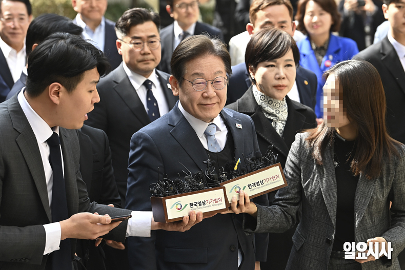 지난 3월26일 서울 서초구 서울고등법원서 열린 항소심 선고공판에 출석하고 있는 이재명 당시 더불어민주당 대표 모습 ⓒ고성준 기자