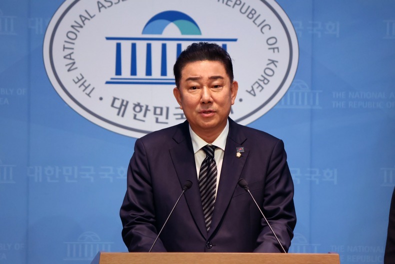 김병기 더불어민주당 의원이 지난 5일, 서울 여의도 국회 소통관서 원내대표 출마를 선언하고 있다. ⓒ김병기 의원 페이스북