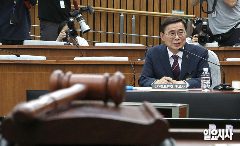 지난 19일, 서울 여의도 국회에서 열린 인사청문회에서 이종석 국가정보원장 후보자가 모두발언을 하고 있다. ⓒ문경덕 기자 