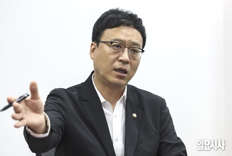 정성국 국민의힘 의원이 <일요시사>와 인터뷰를 갖고 있다. ⓒ고성준 기자