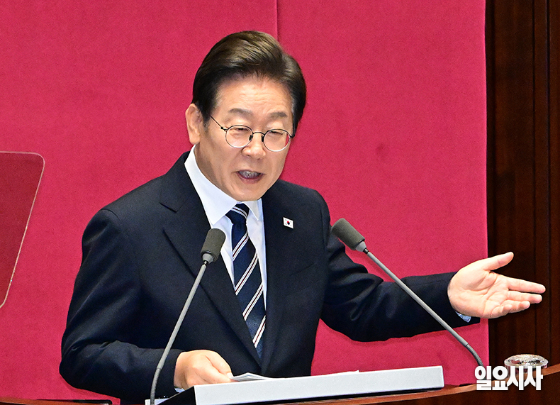이재명 대통령이 26일 오전 서울 여의도 국회에서 열린 본회의에서 추가경정예산 시정연설을 하고 있다. ⓒ문경덕 기자