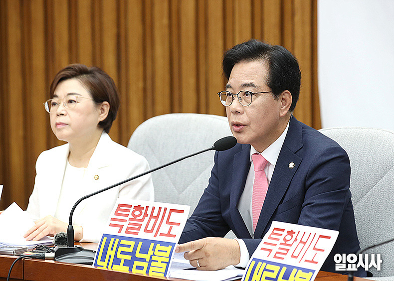 국민의힘 송언석 비상대책위원장 겸 원내대표가 4일 오전 서울 여의도 국회에서 열린 원내대책회의에서 발언하고 있다. ⓒ문경덕 기자