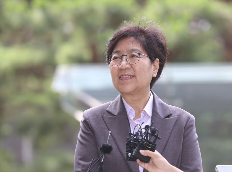 취재진 질문에 답변 중인 정은경 보건복지부 장관 후보자 ⓒ뉴시스