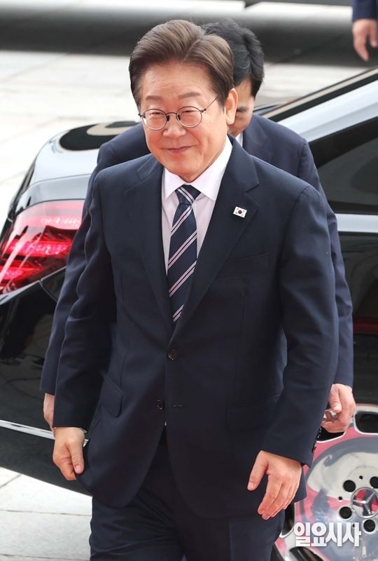 지난달 26일, 이재명 대통령이 국회 시정연설을 위해 이동하고 있다. ⓒ문경덕 기자