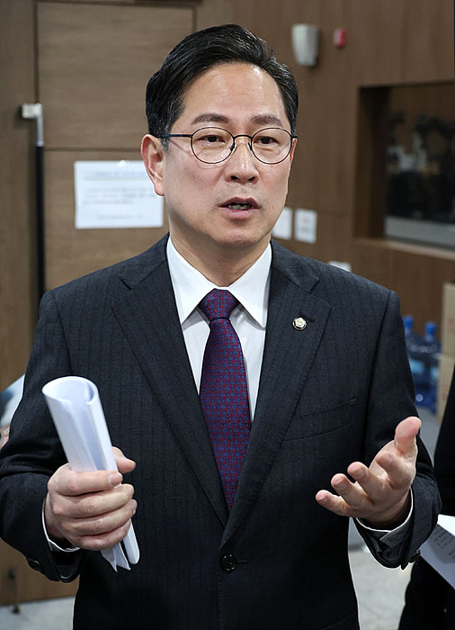 박수영 국민의힘 의원이 지난 3월20일 오전 서울 여의도 국회 소통관에서 열린 연금개혁 관련 기자회견을 마친 뒤 취재진 질문에 답하고 있다. ⓒ뉴시스