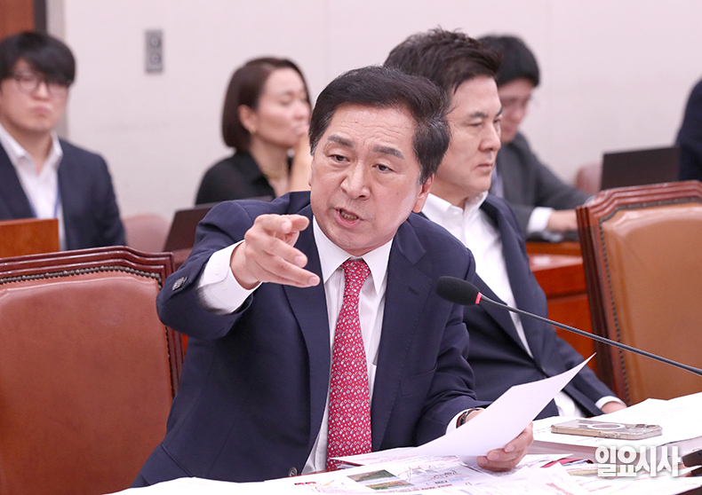 김기현 국민의힘 의원이 15일, 정동영 통일부 장관 후보자 인사청문회에서 정 후보자에게 질의하고 있다. ⓒ문경덕 기자