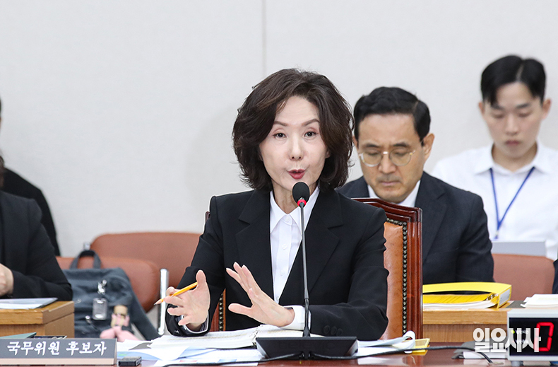 이진숙 사회부총리 겸 교육부 장관 후보자가 16일, 서울 여의도 국회에서 열린 인사청문회에 출석해 의원들의 질의에 답변하고 있다. ⓒ문경덕 기자