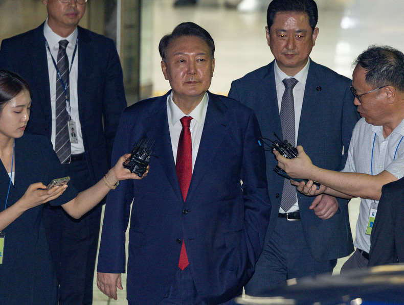 윤석열 전 대통령이 지난 9일 서울 서초구 서울중앙지방법원에서 열린 피의자 심문(영장실질심사)을 마친 뒤 서울구치소로 향하고 있다. ⓒ사진공동취재단