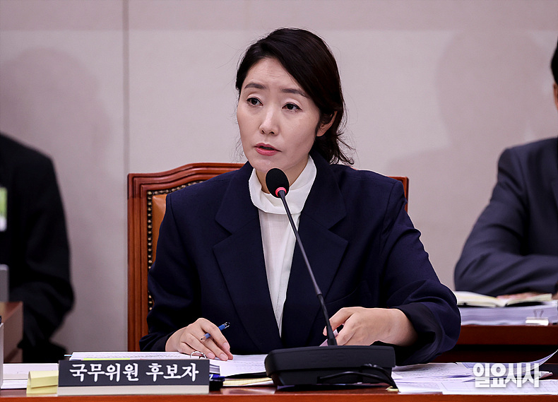 강선우 여성가족부 장관 후보자가 14일 서울 여의도 국회에서 열린 인사청문회에 참석해 있다. ⓒ고성준 기자