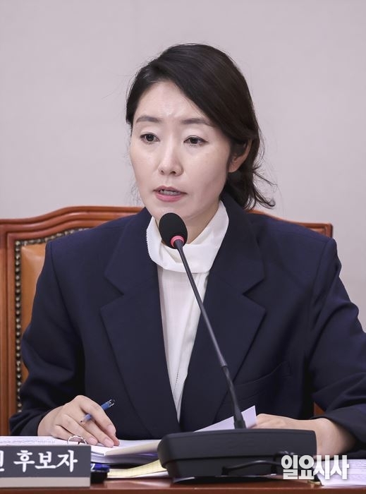강선우 여성가족부 장관 후보자가 지난 14일, 국회서 열린 인사청문회에 출석해 의원들의 질의에 답변하고 있다. ⓒ고성준 기자