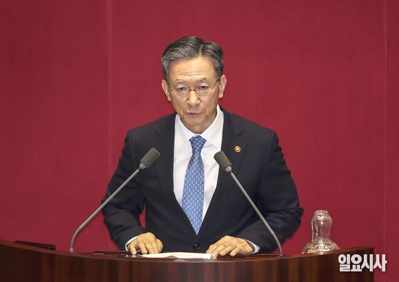 지난 23일, 서울 여의도 국회 본회의장에서 열린 본회의에 출석해 인사말 하는 정성호 법무부 장관 ⓒ고성준 기자