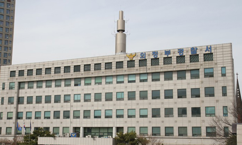 지난 26일 일어난 스토킹 살인 사건을 담당하는 의정부경찰서 전경. 의정부경찰서장은 “비록 피의자가 사망했지만 본 사건에 대해 철저히 수사하겠다”고 밝혔다. ⓒ뉴시스