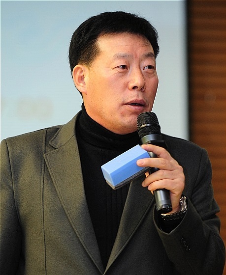 지난 29일 한국 산악계의 전설적인 인물인 허영호 대장이 담도암과의 투병 끝에 별세했다. 향년 71세. 사진은 허영호 대장 ⓒ뉴시스