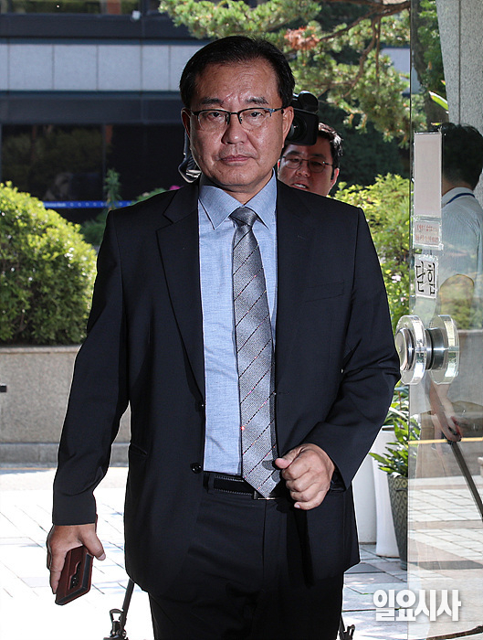 순직 해병 수사 방해 의혹 사건을 수사하는 이명현 특별검사가 23일 오전 서울 서초구 사무실로 출근하고 있다. ⓒ<일요시사> DB