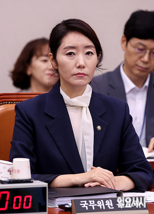 강선우 여성가족부 장관 후보자가 지난달 14일 오전 서울 여의도 국회에서 열린 인사청문회에 참석해 있다. ⓒ고성준 기자