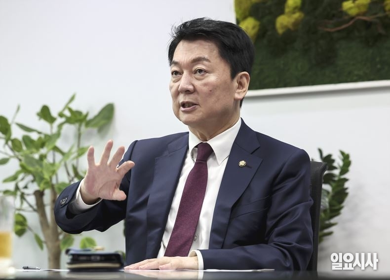 <일요시사>와 대담 중인 안철수 국민의힘 8·22 전당대회 당 대표 후보 ⓒ고성준 기자