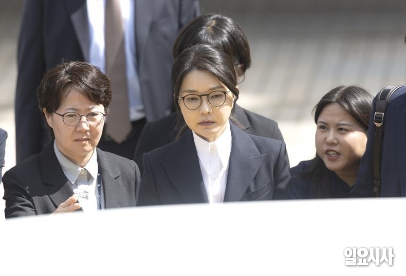 지난 12일, 법원의 영장실질심사를 마친 후 구치소로 향하는 김건희 여사 ⓒ사진공동취재단